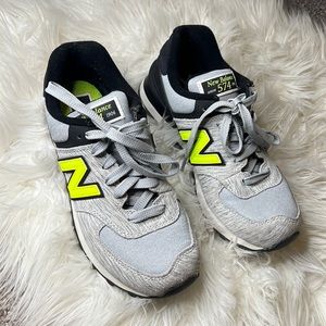 **BARELY WORN ** • women’s new balance 574